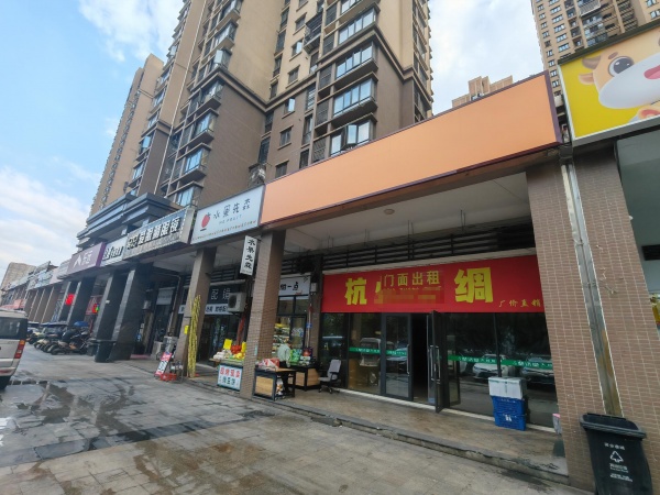 Y10092房东直租星沙深业睿城小区出入口旺铺出租,业态不限 Y10092房东直租星沙深业睿城小区出入口旺铺出租,业态不限