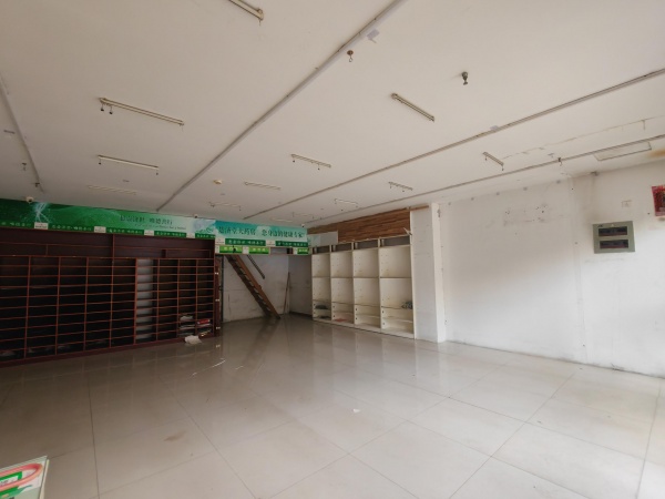 Y10092房东直租星沙深业睿城小区出入口旺铺出租,业态不限 Y10092房东直租星沙深业睿城小区出入口旺铺出租,业态不限