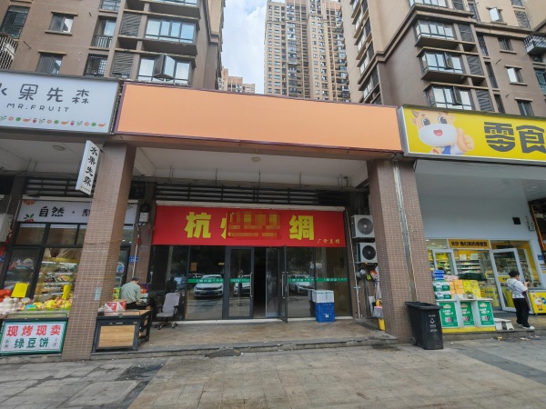 Y10092房东直租星沙深业睿城小区出入口旺铺出租,业态不限 Y10092房东直租星沙深业睿城小区出入口旺铺出租,业态不限
