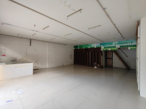 Y10092房东直租星沙深业睿城小区出入口旺铺出租,业态不限 Y10092房东直租星沙深业睿城小区出入口旺铺出租,业态不限