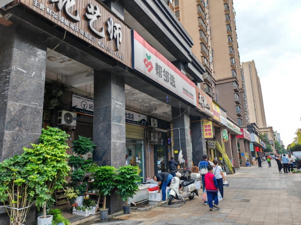 Y10092房东直租星沙深业睿城小区出入口旺铺出租,业态不限 Y10092房东直租星沙深业睿城小区出入口旺铺出租,业态不限