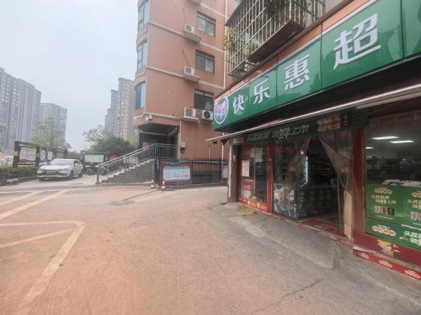 A10098新开铺大型成熟社区主干道临街60平门面房东直租 A10098新开铺大型成熟社区主干道临街60平门面房东直租