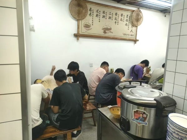 A10104网红五一商圈潮宗街餐馆优价转让不限行业 A10104网红五一商圈潮宗街餐馆优价转让不限行业