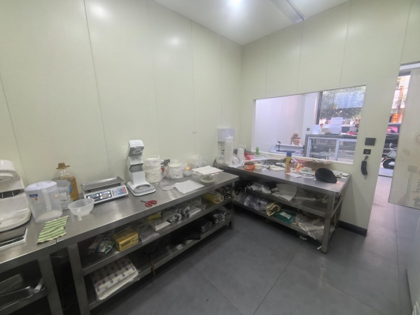 Y10118岳麓区中医药大学附近万人小区临街40平蛋糕甜品店优价转让 Y10118岳麓区中医药大学附近万人小区临街40平蛋糕甜品店优价转让