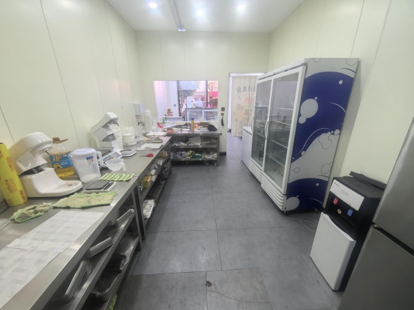 Y10118岳麓区中医药大学附近万人小区临街40平蛋糕甜品店优价转让 Y10118岳麓区中医药大学附近万人小区临街40平蛋糕甜品店优价转让